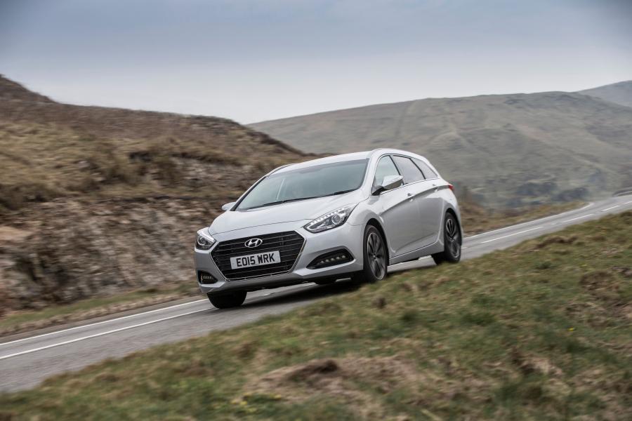 Hyundai i40 Wagon 2015 года  (UK) (фото 11 из 28)